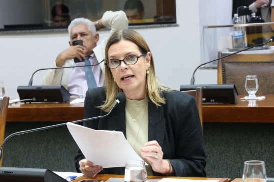 Claudia Lelis solicita ao Governo adequação da Lei Previdenciária para garantir direitos às mulheres policiais civis