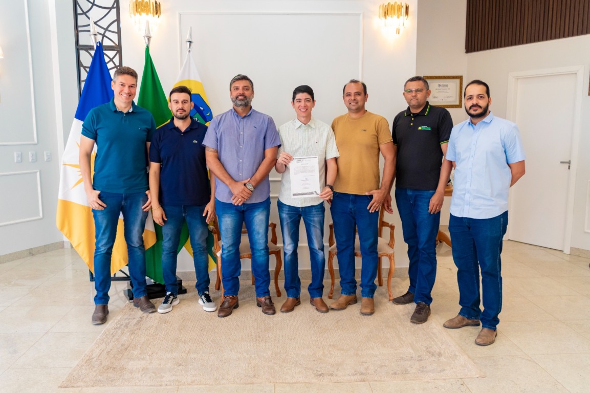 Prefeito Celso Morais assina ordem de serviço para construção de galerias em zona rural de Paraíso