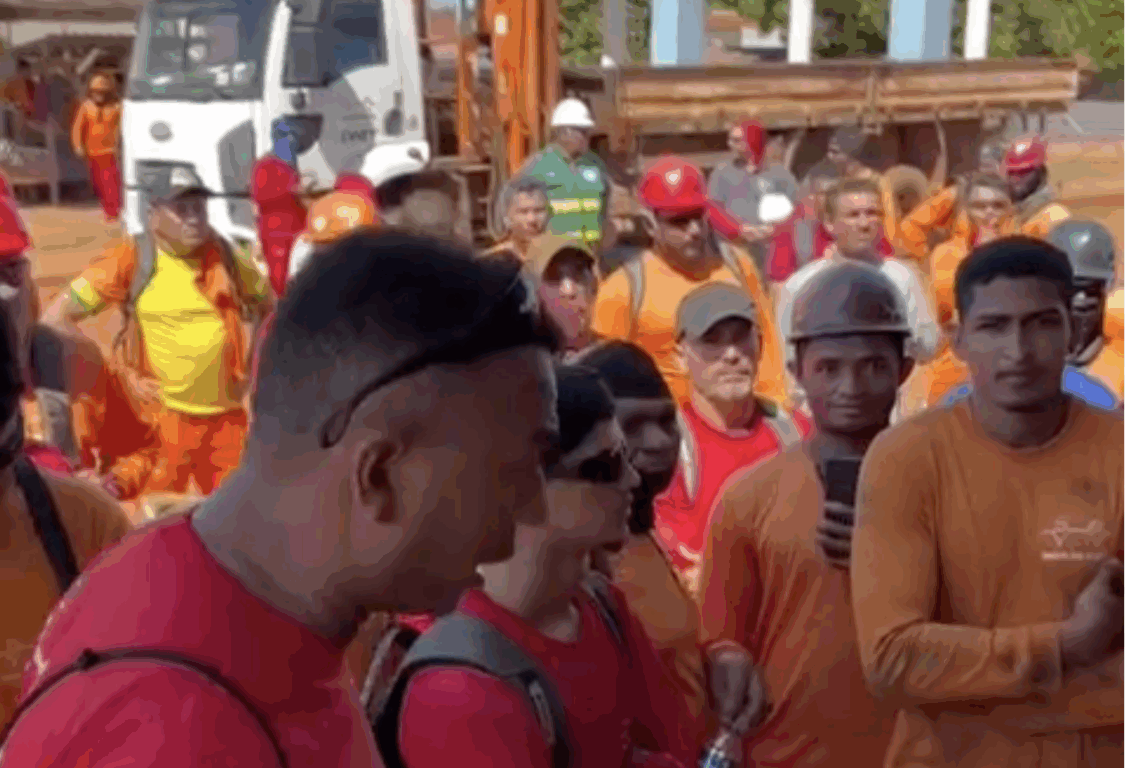 Trabalhadores da obra da nova Ponte JK cruzam os braços e denunciam salários atrasados e insalubridade; VÍDEO