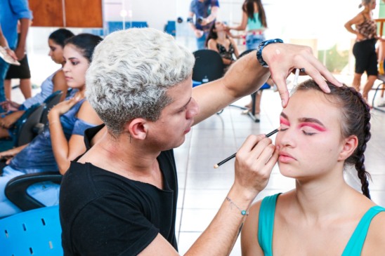 Cursos em Palmas oferecem materiais e ensinam alunas o passo a passo da maquiagem - Foto: Carlessandro Souza/Governo do Tocantins 