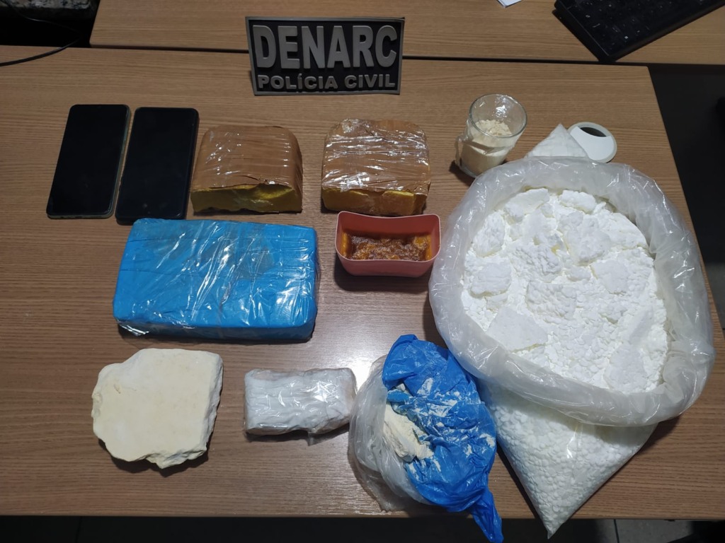 Drogas foram encontradas por agentes da Denarc durante cumprimento de mandado de buscas - Foto: Divulgação/PCTO