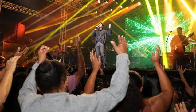 Show do padre Fábio de Melo fez parte da programação do festejo deste ano e contou com apoio do Governo do Tocantins - Foto: Tharson Lopes/Governo do Tocantins 