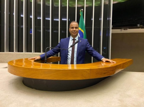 Deputado tocantinense usa verba pública para viagem aos EUA em evento de igreja