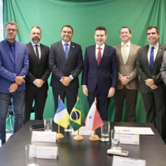 Governador Wanderlei Barbosa ao lado do ministro das Cidades, Jader Barbalho Filho, e autoridades tocantinenses durante reunião em Brasília - Foto: Thiago Cruz/Governo do Tocantins 