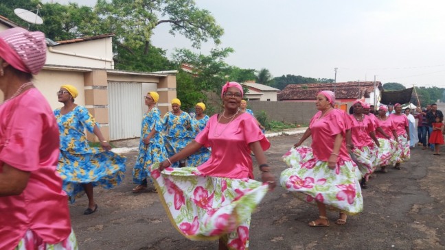 A apresentação das taieiras marca a celebração do cortejo do Reinado, na Festa de Nossa Senhora do Rosário, em Monte do Carmo - Patrícia Maia/Governo do Tocantins
