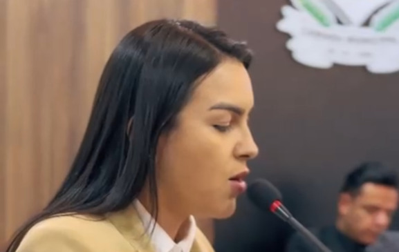 Colinas em alta temperatura política: Vereadora contesta Kasarin em discurso sobre caso da “rescisão contratual”