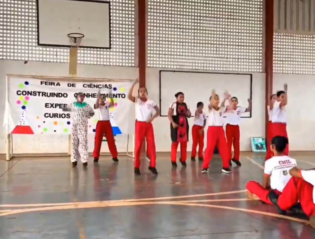 Alunos de escola do TO viralizam com apresentação de Beyoncé em feira de ciências; VÍDEO