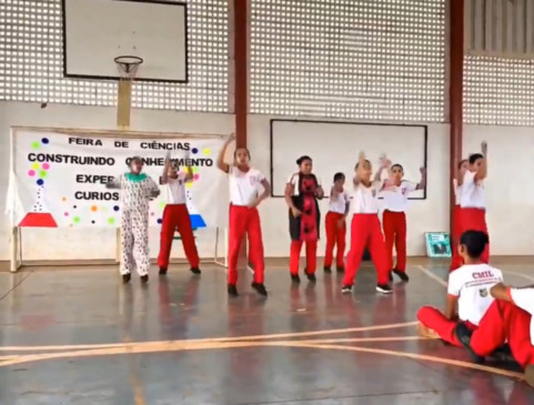 Alunos de escola do TO viralizam com apresentação de Beyoncé em feira de ciências; VÍDEO