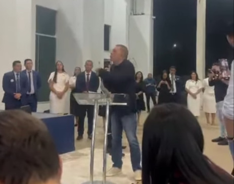 Aniversário de Pastor Amarildo reúne políticos e Amastha diz em discurso: “Passam os traidores e ficam os amigos”