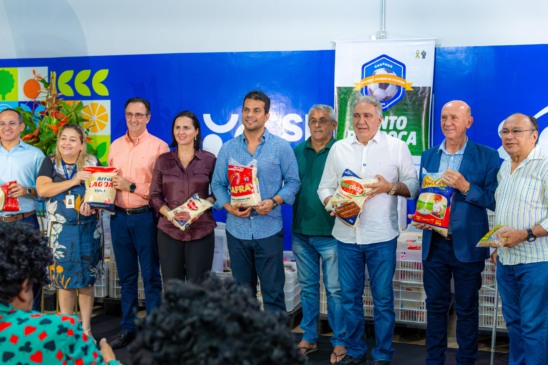 Laurez e Irajá entregam alimentos juntos e trocam gentilezas após oficializarem aliança