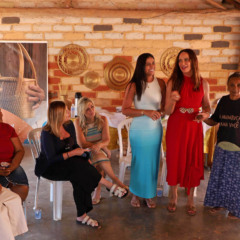 Primeira-dama Karynne Sotero promove roda de conversa com artesãs na comunidade quilombola Mumbuca, no Jalapão