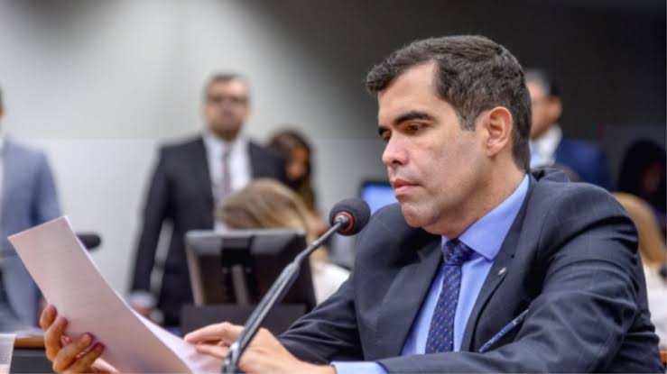 CPMI do INSS: Na disputa de perfis, “equilíbrio” de Ayres foi determinante CPMI do INSS: Na disputa de perfis, “equilíbrio” de Ayres foi determinante