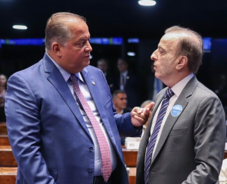 Eduardo Gomes participa da entrega da Comenda Santa Dulce dos Pobres a Henrique Prata e outros homenageados: “é possível servir fazendo o bem”