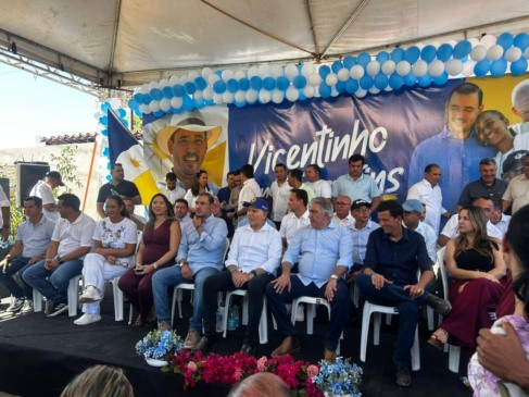 Veja quais prefeitos e vices foram ao lançamento de Vicentinho ao Senado; dois deputados também compareceram
