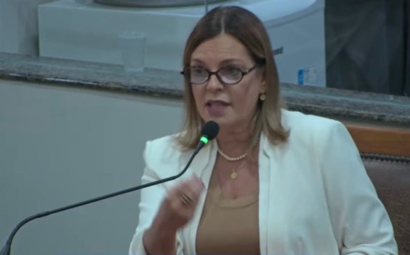 Debate na Aleto: Claudia Lelis também defende governo e fomento ao turismo através dos shows e festas populares