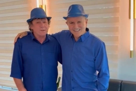 Prefeito Ksarin estreita relações e presenteia Eduardo Siqueira Campos com look completo azulão