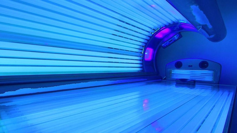 Órgão recomenda suspensão do uso de câmaras de bronzeamento artificial em estabelecimentos da capital; entenda  