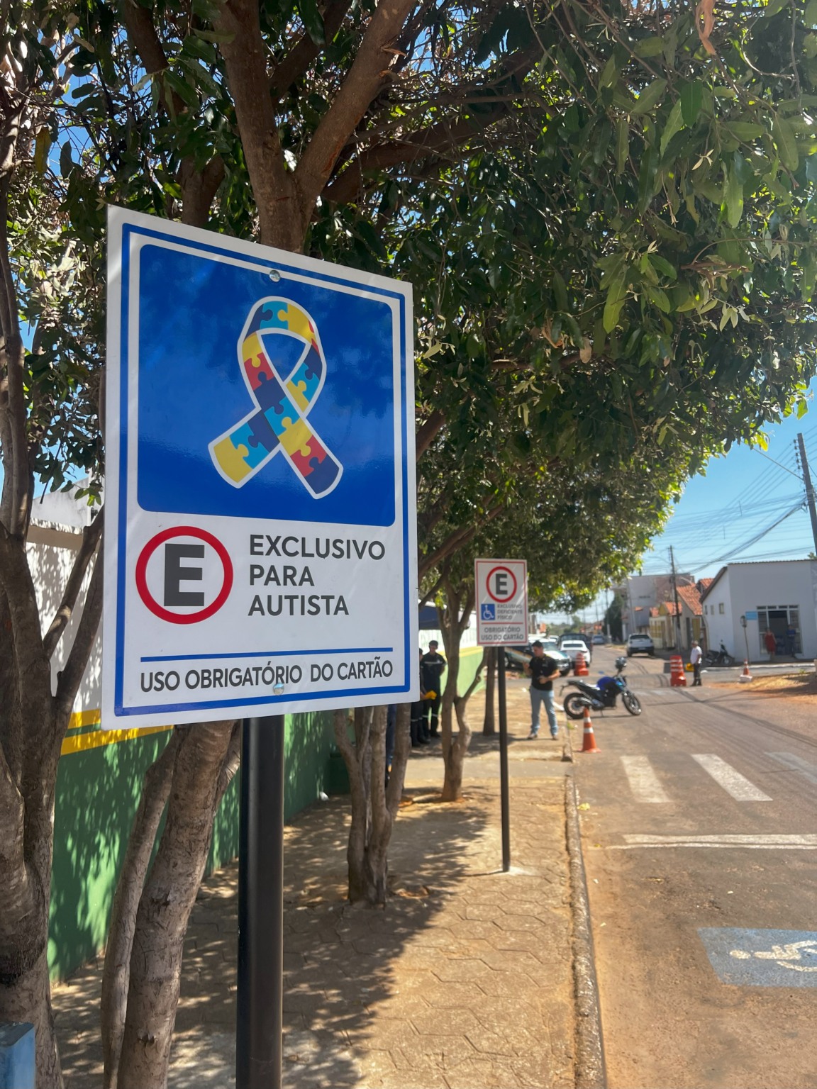 Vagas de estacionamento exclusivas para pessoas com Transtorno do Espectro Autista (TEA) - Foto: João Augusto