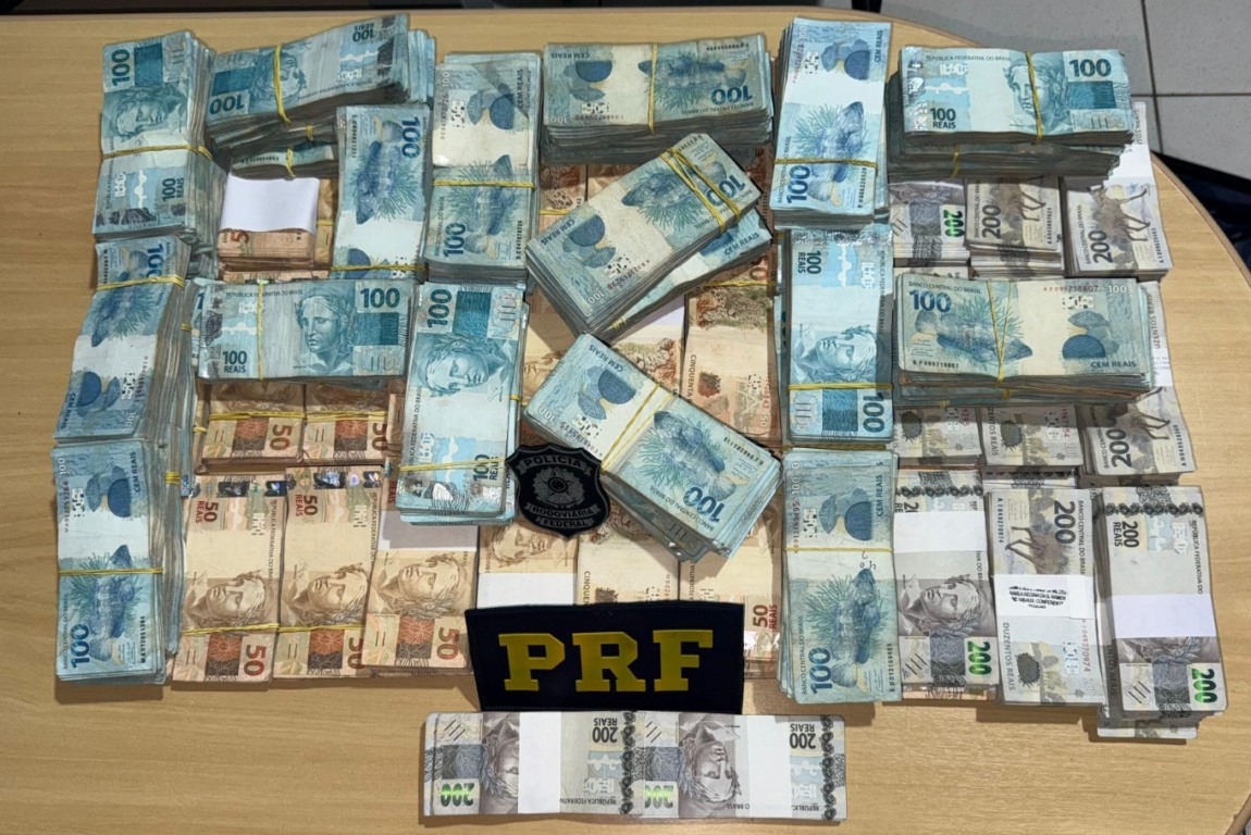 Quase R$ 1 milhão em espécie é apreendido em carro na BR-153 no norte do TO