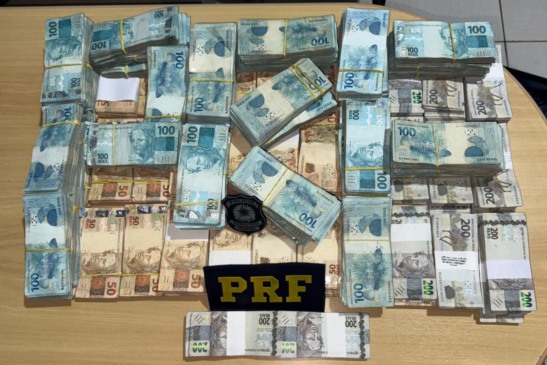 Quase R$ 1 milhão em espécie é apreendido em carro na BR-153 no norte do TO