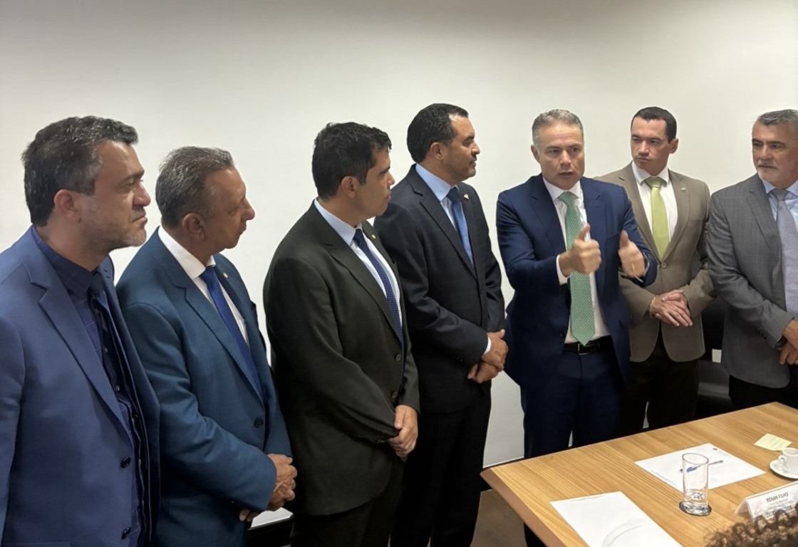 Com o governador, Alexandre Guimarães articula ampliação de investimentos em habitação no Ministério das Cidades