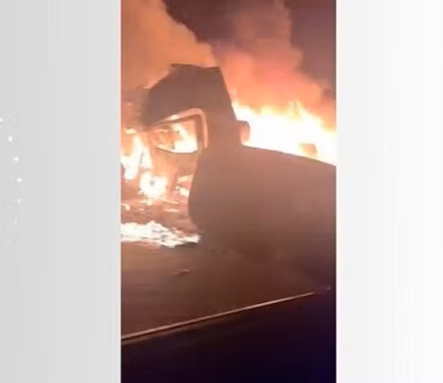 Caminhão pega fogo e deixa feridos após acidente na TO-373 — Foto: Arquivo Pessoal/Celson Vaz