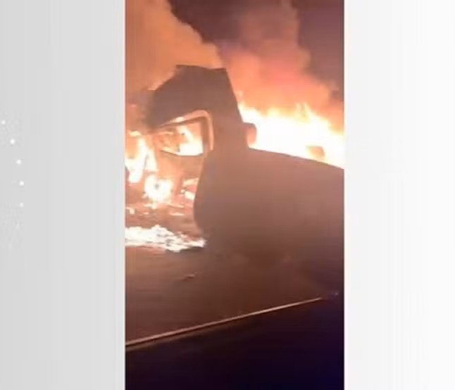 Caminhão pega fogo e deixa feridos após acidente na TO-373 — Foto: Arquivo Pessoal/Celson Vaz