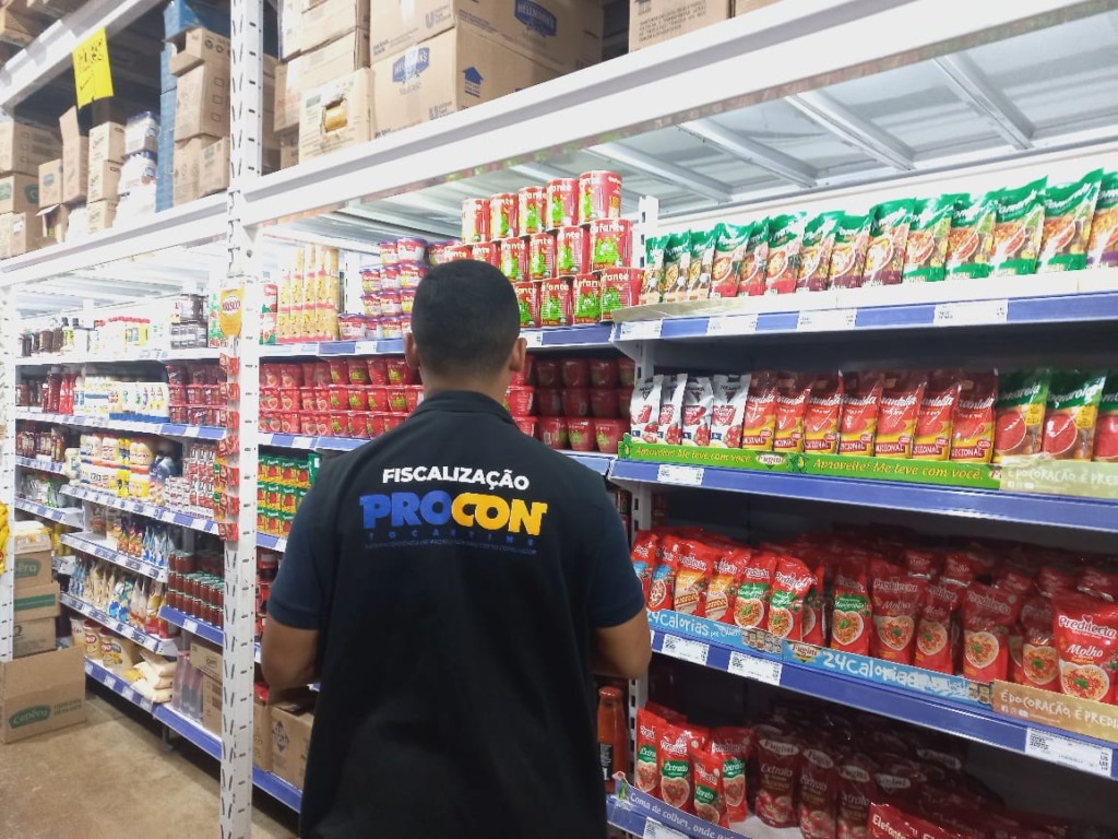 A maior variação encontrada foi no extrato de tomate (310g), que apresentou uma diferença de 140%, com preços variando entre R$2,50 e R$5,99