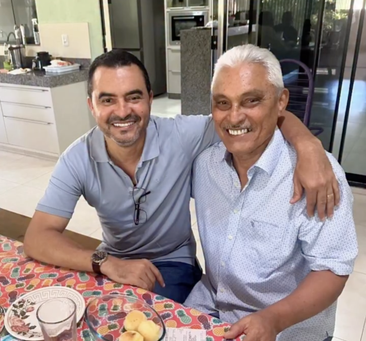 Wanderlei posta registro ao lado de Fenelon e agradece os que torcem por seu retorno