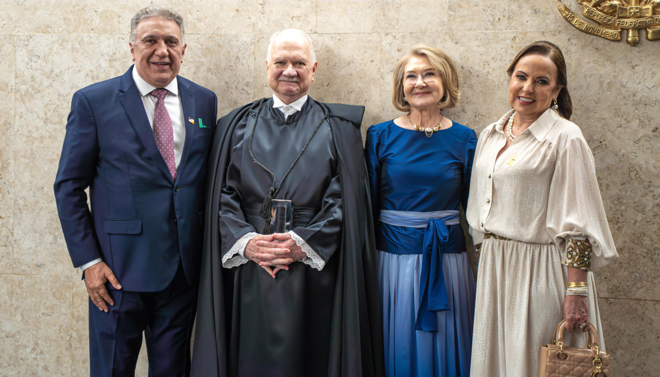 Governador Laurez Moreira, acompanhado da primeira-dama e desembargadora, Ângela Prudente, participou nessa segunda-feira, 29, em Brasília, da cerimônia de posse do ministro Edson Fachin na presidência do STF e do CNJ - Foto: Bruno Maia/Governo do Tocantins