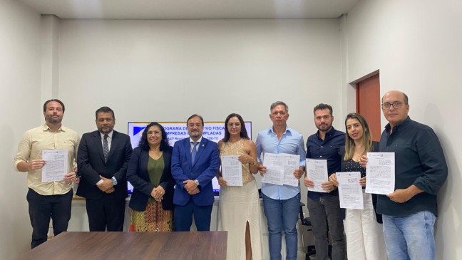 Empresários assinaram contratos de incentivos fiscais que vão movimentar R$ 81 milhões na economia do Tocantins - Foto: Thayná Neiva/Governo do Tocantins
