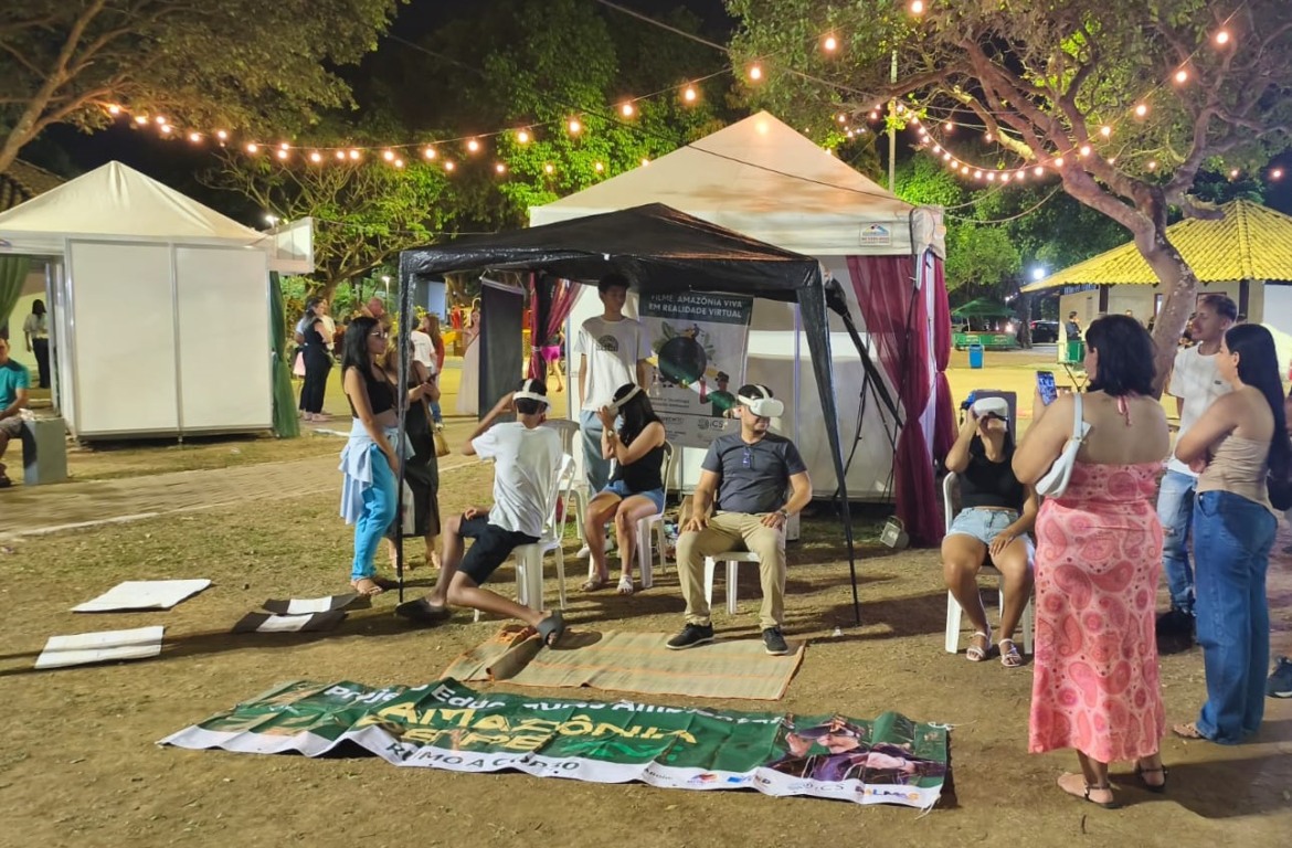  Durante o evento acontece a coleta de assinatura do Amazônia de Pé e exibição do filme ‘Amazônia Viva’ em óculos 3D - Foto: Divulgação MEDHTO