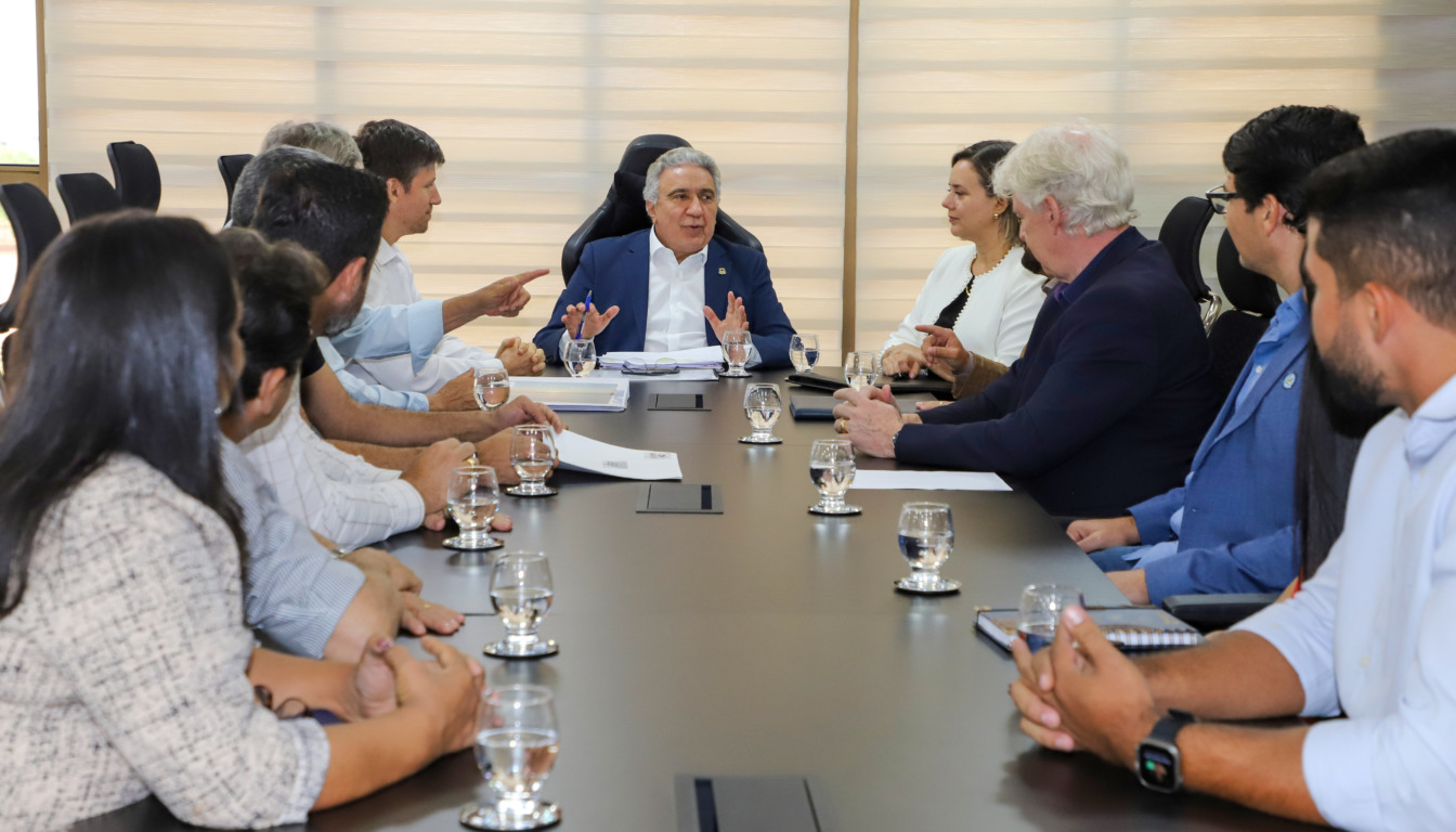 Governador do Tocantins, Laurez Moreira, recebeu nesta sexta-feira,19, no gabinete do Palácio Araguaia Governador José Wilson Siqueira Campos, representantes do Cetur para discutir pautas estratégicas do setor - Foto: Esequias Araujo/Governo do Tocantins