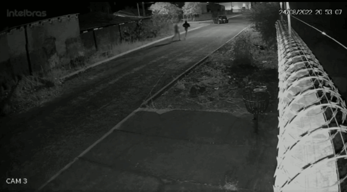 

 Fuga dos atiradores foi captada por câmera de segurança — Foto: Divulgação PCTO
