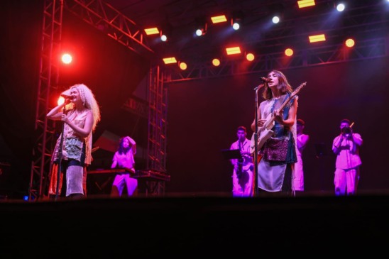 Anavitória emociona o público no Festival Gastronômico de Taquaruçu em grande celebração ao ar livre