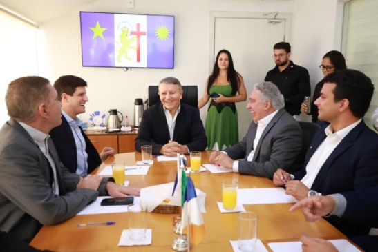 No Paço, João Campos troca experiências sobre gestão com Eduardo Siqueira e estreita laços políticos; Laurez e senador também participam 