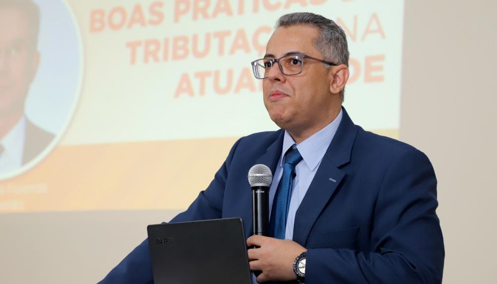 Gestão Eduardo Siqueira: Júlio Edstron deixa Controladoria-Geral de Palmas a pedido; procurador Hitallo Passos assume o cargo