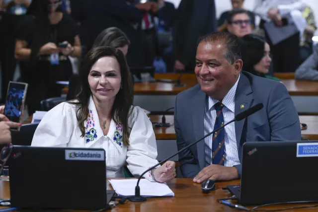 Juntos, Eduardo Gomes e Dorinha entregam 1ª usina de micropavimentação que vai atender 19 municípios no Vale; Prefeitos comemoram 