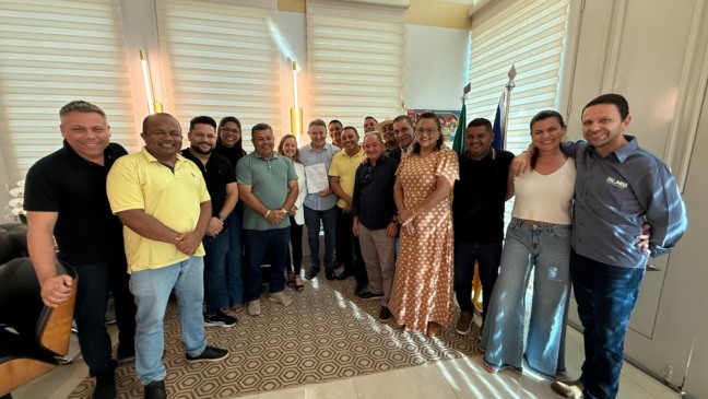 Contra pedido de impeachment, 21 dos 23 Vereadores entregam manifesto de apoio ao prefeito Eduardo Siqueira 