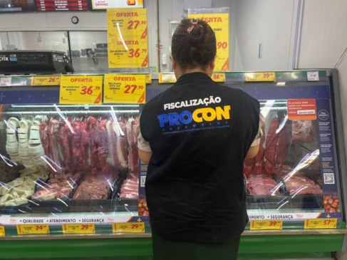 O levantamento foi feito em dez estabelecimentos entre supermercados, atacadistas e casas de carnes e analisou 32 cortes, incluindo bovinos, suínos, frango, peixe e linguiças - Foto: Ascom Procon/Governo do Tocantins
