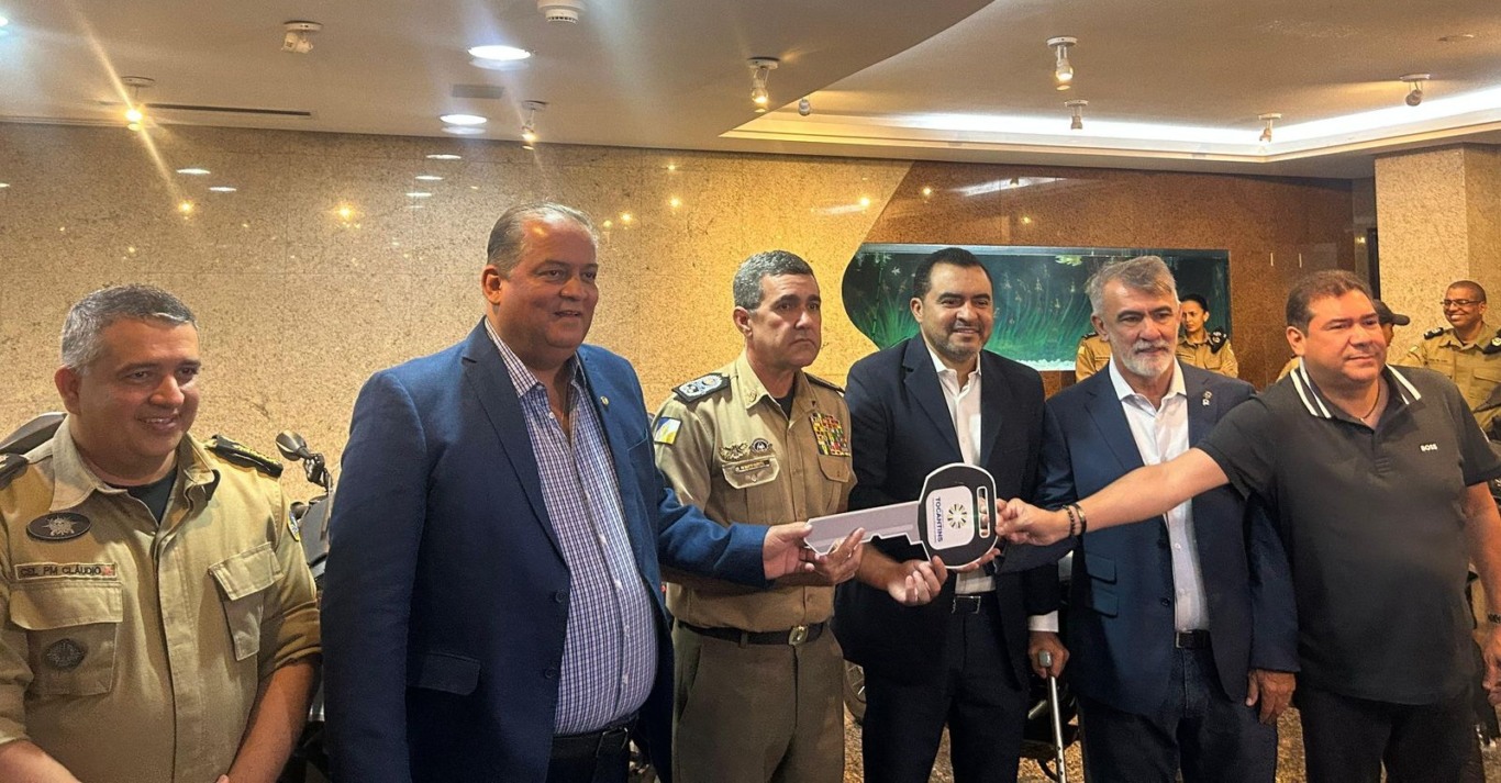 Em evento no Palácio, senador Gomes renova compromisso com governo e diz a Wanderlei: “existe sempre um alinhamento institucional em benefício do Estado que eu não troco por nada”