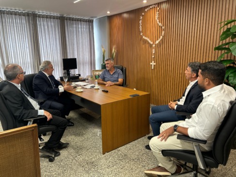 Recebido por Amélio, Laurez começa pela Assembleia série de visitas institucionais aos poderes