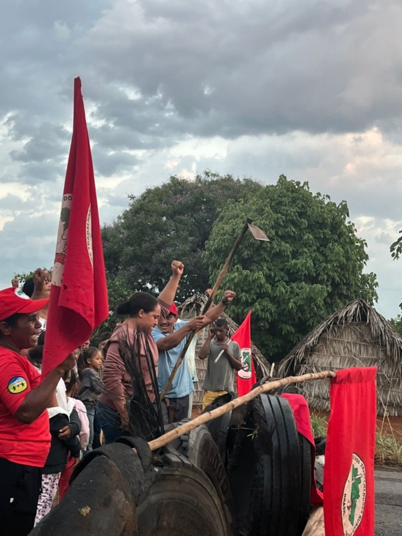 Incra tenta dialogar e buscar saída pacífica para famílias que interditaram rodovias