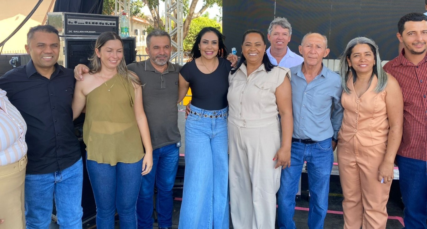 Janad Valcari prestigia aniversário de 33 anos de Jaú do Tocantins