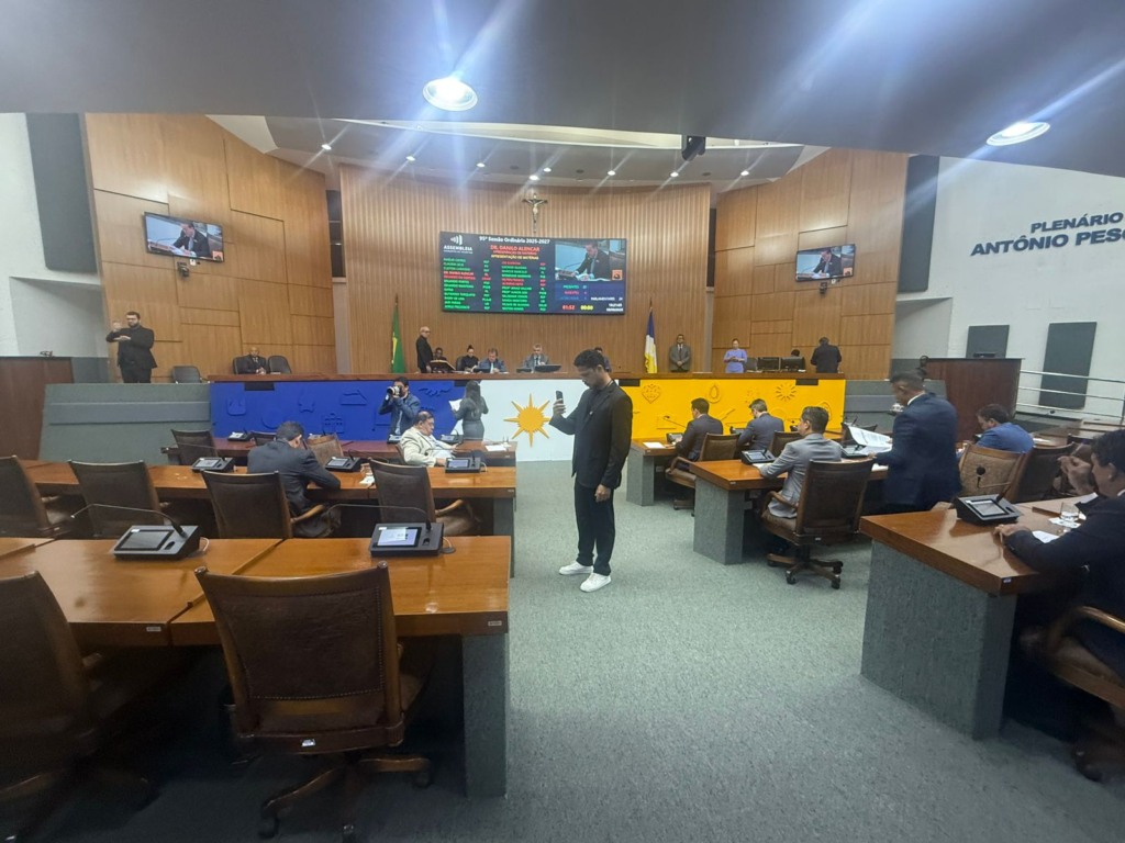 Na Aleto: Clima político de cautela e preocupação com a estabilidade entre deputados