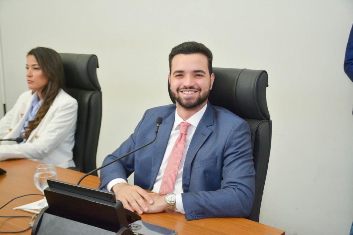 Câmara aprova requerimento de Marcos Júnior para conclusão do asfalto no Aureny IV Câmara aprova requerimento de Marcos Júnior para conclusão do asfalto no Aureny IV