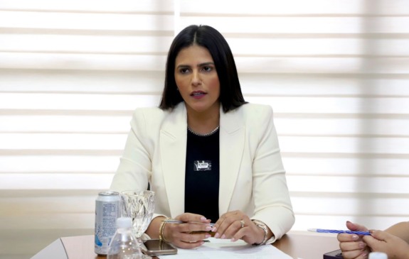 Karynne Sotero repudia associação de sua imagem a fatos relacionados ao ex-marido, de quem se divorciou em 2017: “Minha história não se confunde com a de ninguém”