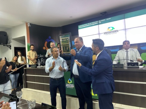 Em tom saudosista, Eduardo Gomes recebe 1ª Comenda de Honra ao Mérito e apoio político em peso dos vereadores