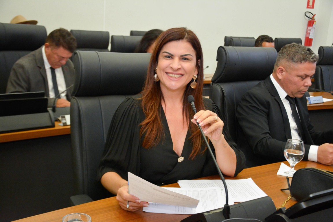 Karina Café pede instalação de câmeras de monitoramento em frente aos flutuantes de Palmas Karina Café pede instalação de câmeras de monitoramento em frente aos flutuantes de Palmas