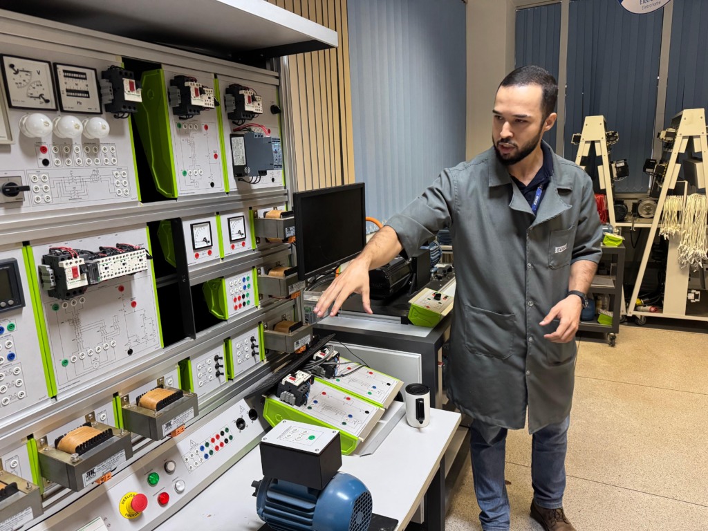 SENAI seleciona instrutores para Palmas e Pedro Afonso com salários de até R$3,9 mil SENAI seleciona instrutores para Palmas e Pedro Afonso com salários de até R$3,9 mil